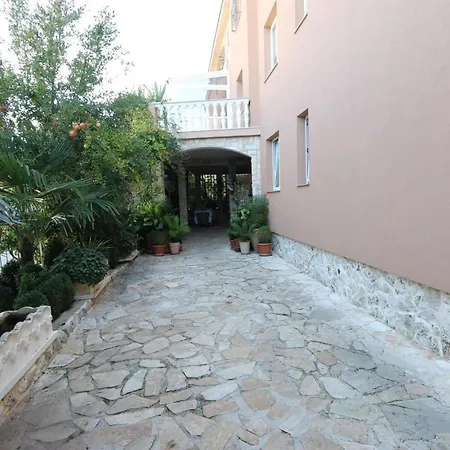 Huebsche Fuer Zwei By Interhome Daire Biograd Na Moru