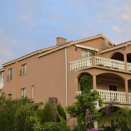 Huebsche Fuer Zwei By Interhome Daire Biograd Na Moru
